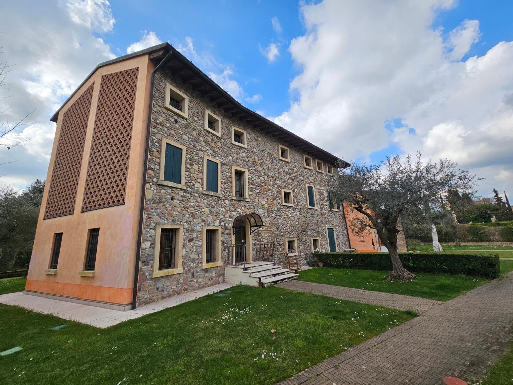 Corte La Guarnigione Valeggio sul Mincio Exteriör bild