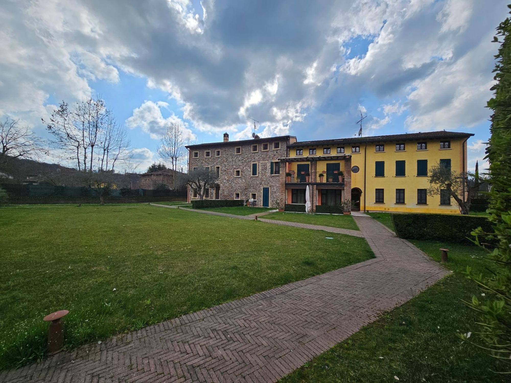Corte La Guarnigione Valeggio sul Mincio Exteriör bild